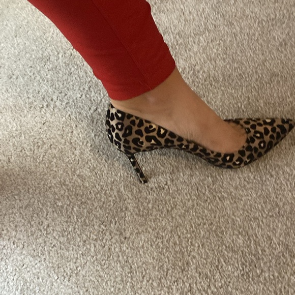 Jimmy Choo Romy 85 Satin Leopard Shoe - Picture 8 of 11